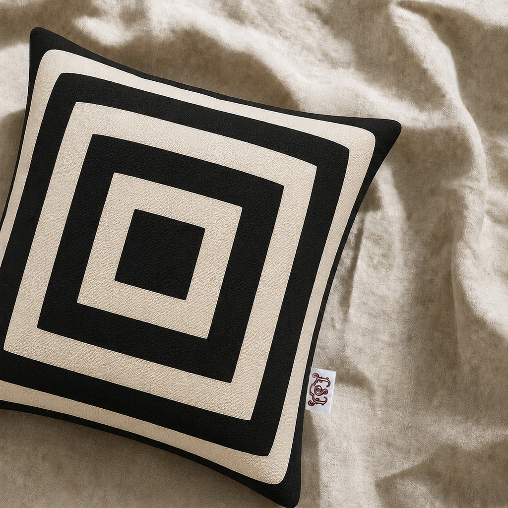 Geometric Echo Cushion